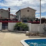 Leonore Mit Beheizbarem Pool * Πόρετς
