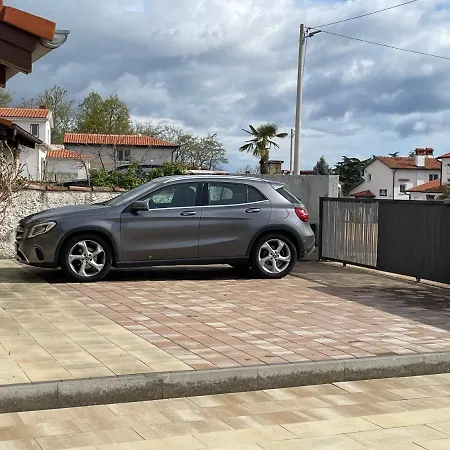 Leonore Mit Beheizbarem Pool Tatil Evi