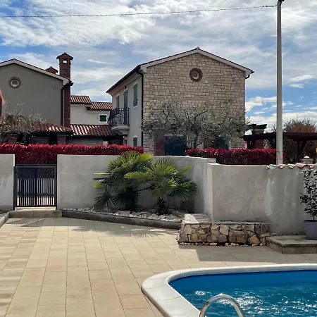 Leonore Mit Beheizbarem Pool * Porec