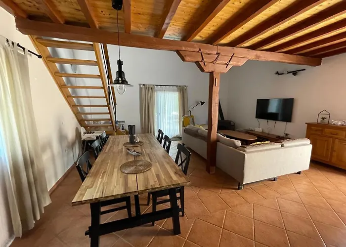 Leonore Mit Beheizbarem Pool Poreč