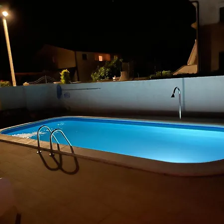 Σπίτι διακοπών Leonore Mit Beheizbarem Pool